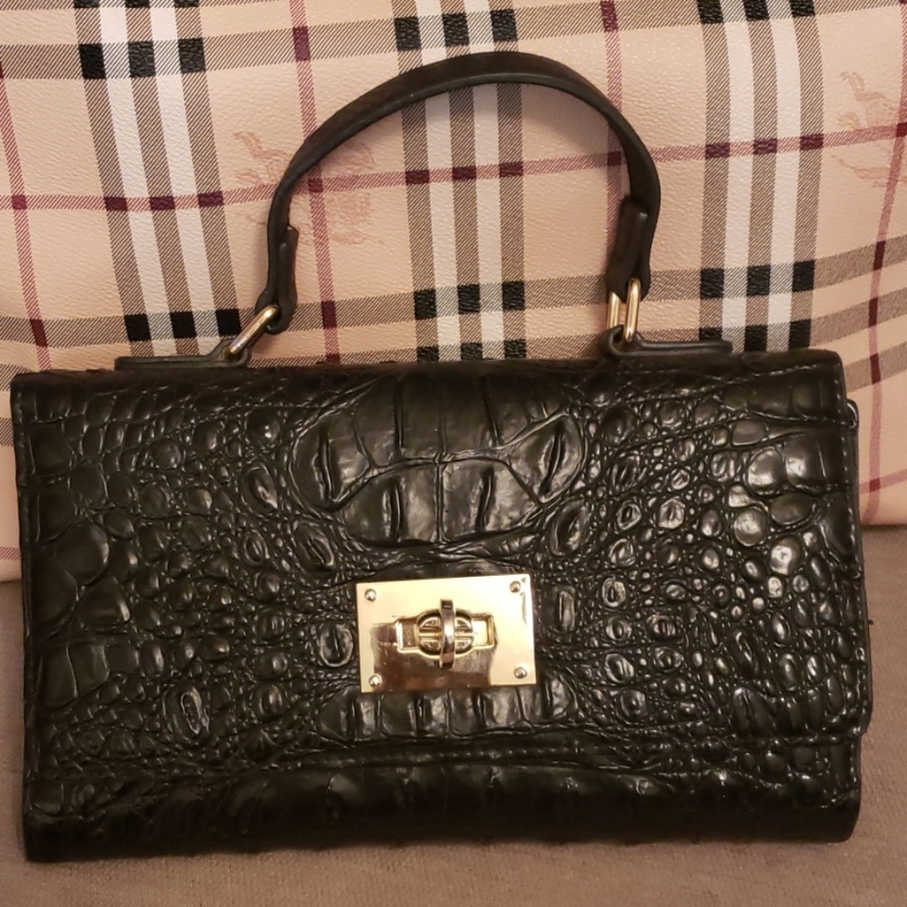 BLACK "VEGAN" tri-fold Clutch Purse